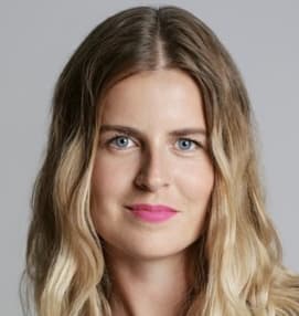 headshot of Alexandra Georgescu